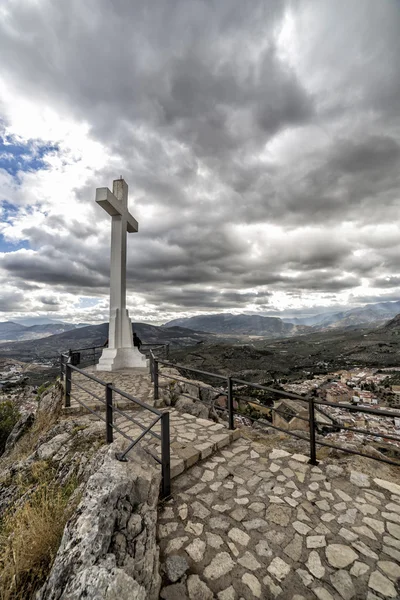 Landmark of walkway towards great crucifix in Santa Catalina, Spain — Stock fotografie