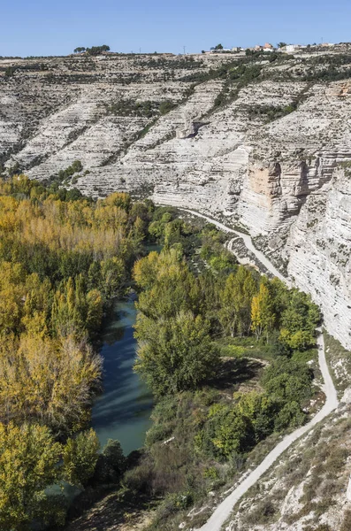 Sonbahar sırasında Jucar Nehri Vadisi panoramik Jucar Albacete Eyaleti, İspanya Alcala içinde al — Stok fotoğraf