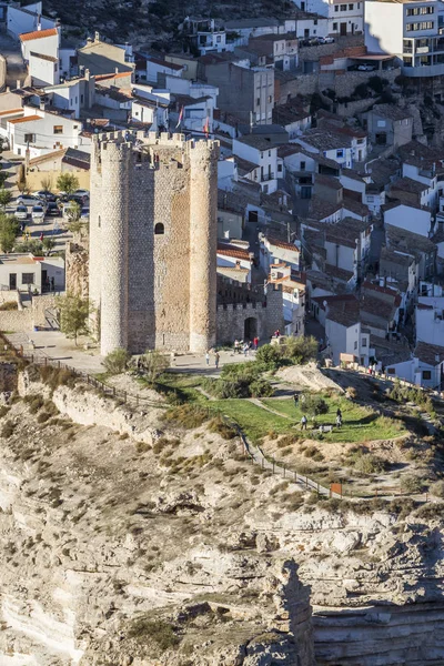 Hrad z opěrná století Xii, se v Alcalá del Jucar, oblasti Albacete, Španělsko — Stock fotografie