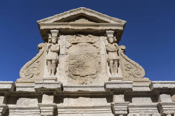 Деталь фонтана Святой Марии, Баэса, Испания — стоковое фото