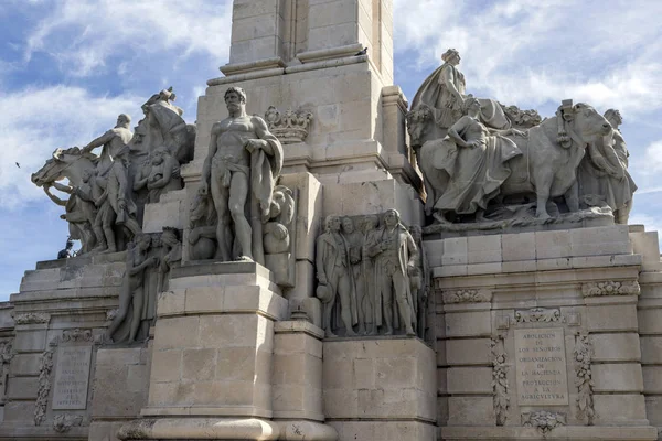 Monumento alla Costituzione del 1812, Dettaglio decorativo in pietra, Cadice, Andalusia, Spagna — Foto Stock