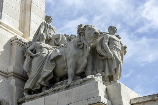 Monumento alla Costituzione del 1812, Dettaglio decorativo in pietra, Cadice, Andalusia, Spagna — Foto Stock