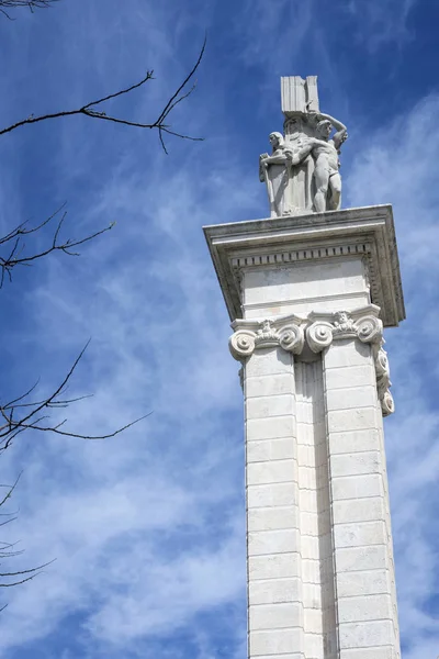 1812 年宪法纪念碑，用石头，加的斯、 西班牙安达卢西亚自治区的装饰细节 — 图库照片