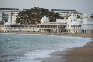 Cadiz İspanya-Mart 31: Caleta beach eski şehrin ortasında Cadiz, Endülüs, İspanya kıyılarına en popüler olmasıdır