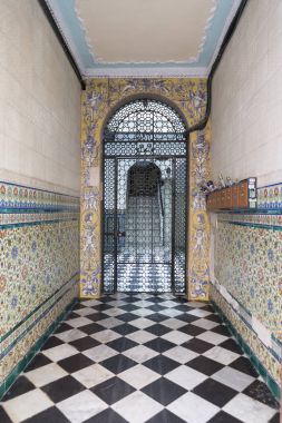 Bu şehir, XIX yüzyılın popüler mimari, Cadiz, Andalusia, Güney İspanya geleneksel mimarisinin tipik ev girişine