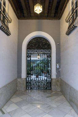 Bu şehir, XIX yüzyılın popüler mimari, Cadiz, Andalusia, Güney İspanya geleneksel mimarisinin tipik ev girişine