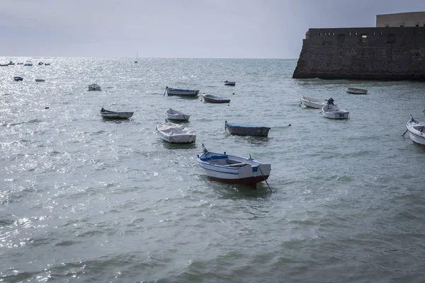 Caleta Beach and fishing boats in Cadiz, Spain — Stock Photo, Image