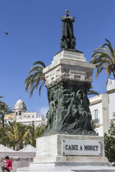 Staty av Cadiz politiker Segismundo Moret, Plaza de San Juan de Dios, Cadiz, Spanien, avtäcktes 1906. — Stockfoto