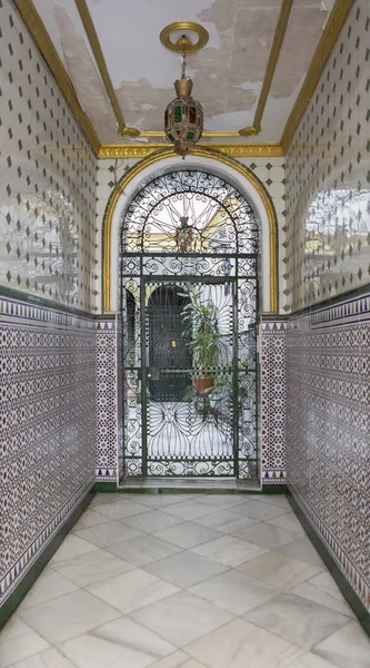 Entry to typical house of this city, popular architecture of the XIXth century, traditional architecture in Cadiz, Andalusia, southern Spain — Stock Photo, Image