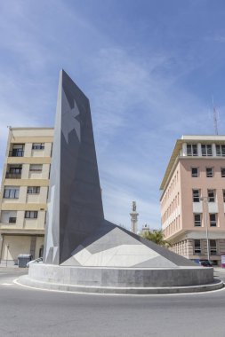 Roundabout girişine yakın, arka planda cadiz liman anıtıdır bulunduğu 1812, İspanyol Anayasası Anıtı al Cadiz, Endülüs, İspanya