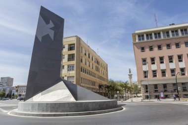 Roundabout girişine yakın, arka planda cadiz liman anıtıdır bulunduğu 1812, İspanyol Anayasası Anıtı al Cadiz, Endülüs, İspanya