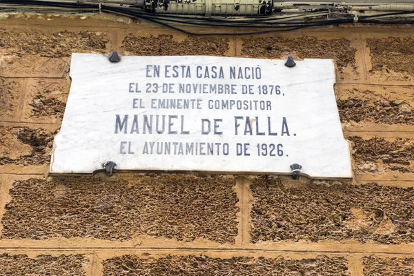 House where born the Spanish composer Manuel de Falla on 23 November 1876, registration indicates in marble indicates its conmemoracion, taken in Cadiz, Andalusia, Spain — Stock Photo, Image