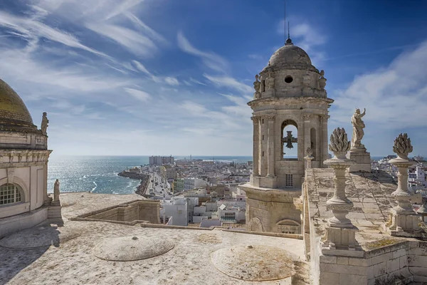 Cadix Espagne Mars Clocher Des Statues Dans Toit Cathédrale Cadix — Photo