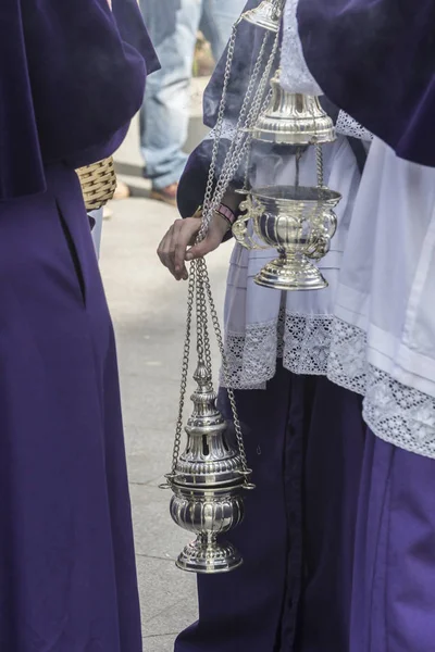 西班牙，圣周期间用银或羊驼香炉烧香 — 图库照片