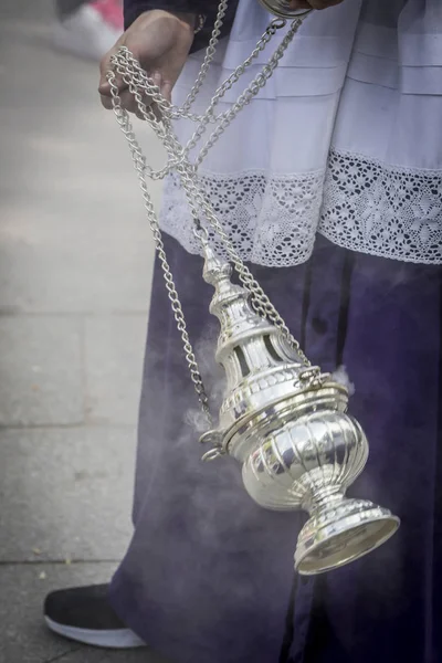 Räuchergefäß aus Silber oder Alpaka zum Abbrennen von Weihrauch in der Heiligen Woche, Spanien — Stockfoto