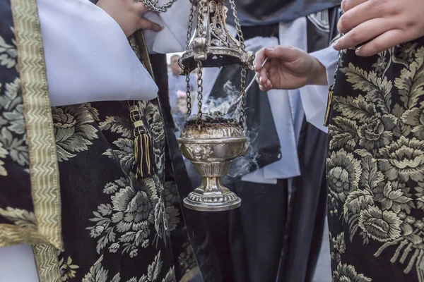 Räuchergefäß aus Silber oder Alpaka zum Abbrennen von Weihrauch in der Heiligen Woche, Spanien — Stockfoto