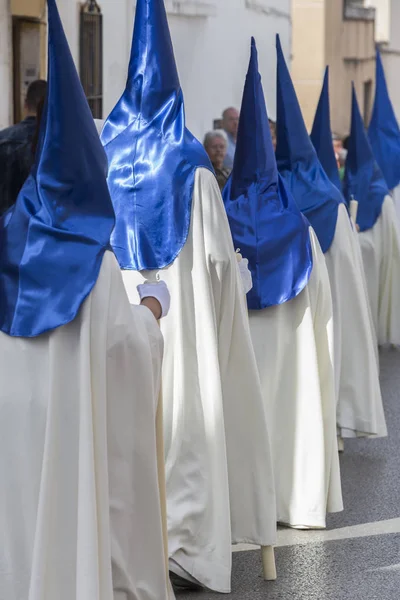 Fraternité de notre père Jésus ressuscité lors de la procession de la Semaine Sainte le dimanche de la résurrection, Linares, Andalousie, Espagne — Photo