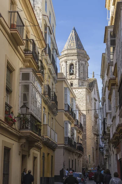 Типичная улица в Кадисе, Андалусия, Испания — стоковое фото