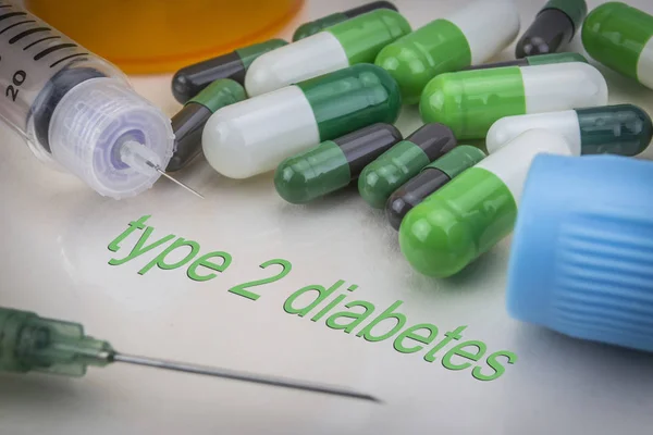 Diabetes tipo 2, medicamentos y jeringas como concepto de t ordinario — Foto de Stock