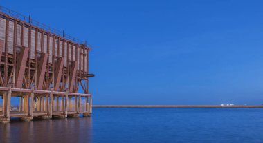 Almeria, İspanya - 19 Mayıs 2017: Almeria (İspanya) Alquife mayın toplumun ve demiryolu Limited şirketi, eklektik tarzı, yer maden yükleme platformu tarafından Gustave Eiffel Okulu, Almeria, Endülüs, İspanya yerleştirilen inşa edilmiş