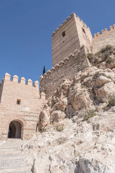 Fortaleza mourisco medieval Alcazaba em Almeria, ponta oriental é o bastião do extrovertido, Andaluzia, Espanha — Fotografia de Stock