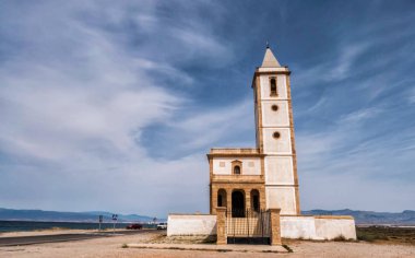Terk edilmiş kilisede Almadraba de Monteleva, Cabo de Gata yakınındaki Almeria, İspanya