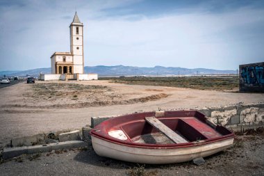 San Miguel Beach ve Salinas kilise telli teknelerle al Cabo de gata, Almeria, Endülüs, İspanya