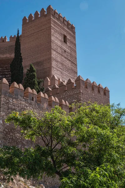 Fortaleza morisca medieval Alcazaba en Almería, punta oriental es el bastión de los salientes, Andalucía, España — Foto de Stock
