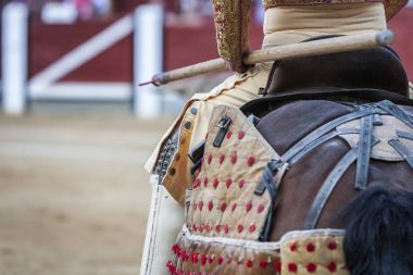 Picador matador, işi boğa'nın boyun kasları, İspanya zayıflatmak için olan lancer