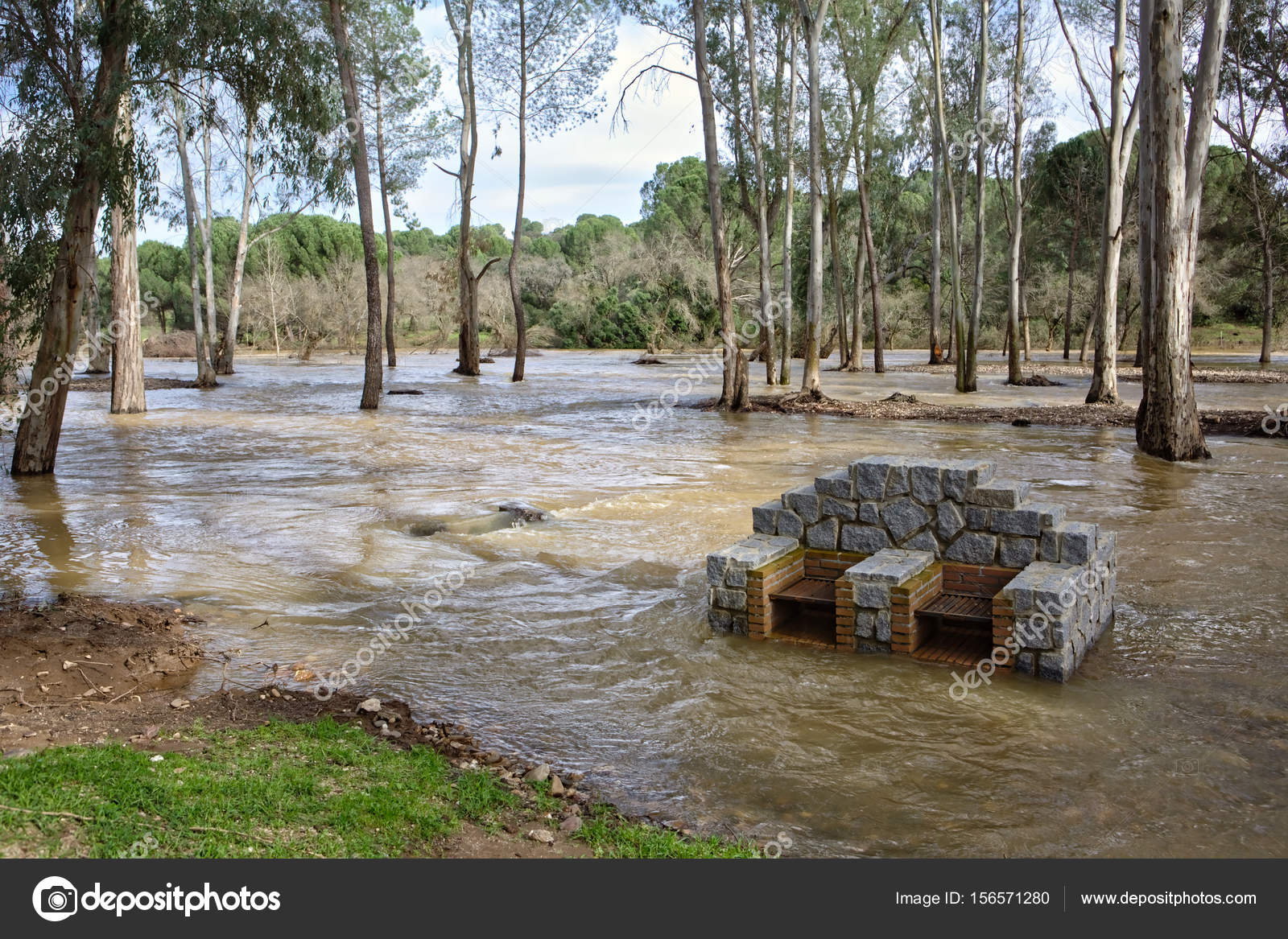 Overflowing of the Yeguas river near the central hydroelectric