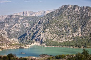 Quiebrajano rezervuarı'Jaen, İspanya eyaletinde kapasitesinin % 89 için panoramik manzaralı