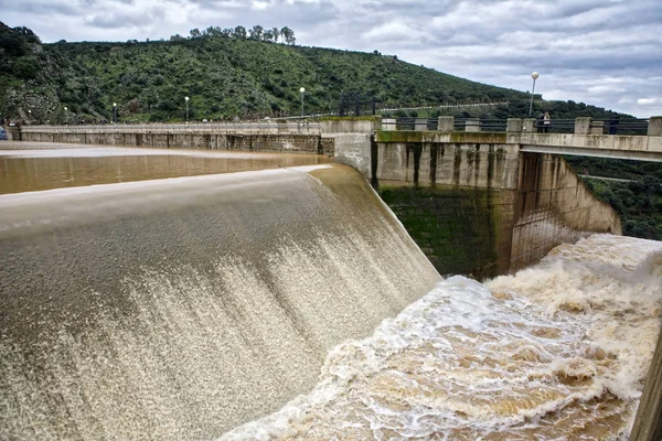 Reservoaren Jandula, utvisa vatten efter flera månader av regn, Jaen, Spanien — Stockfoto
