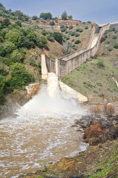 Vazamento da barragem das Yeguas, província de Córdoba, Espanha — Fotografia de Stock