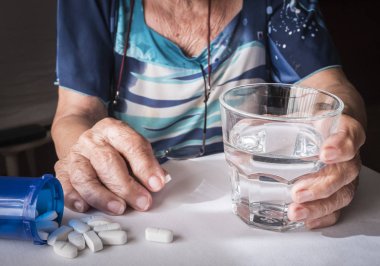 Evde, günlük ilaç doz alarak kullanamayan Andalusia, İspanya