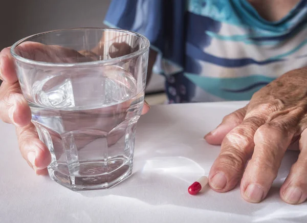 Evde, günlük ilaç doz alarak kullanamayan Andalusia, İspanya