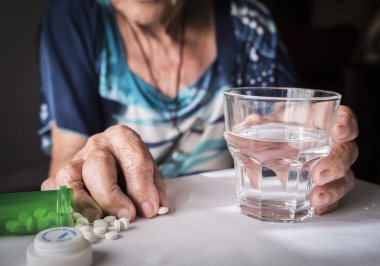 Evde, günlük ilaç doz alarak kullanamayan Andalusia, İspanya