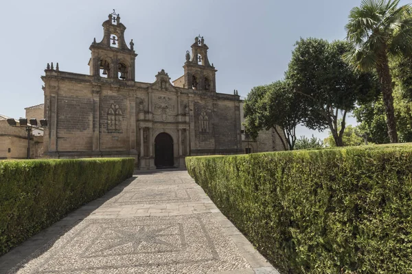 Церковь Санта-Мария-де-лос-Реалес-Алькасарес, Убеда, Хаэн-Прованс, Андалусия, Испания — стоковое фото