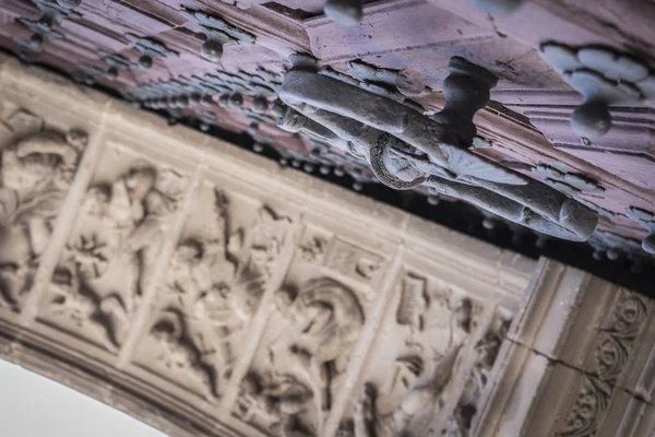 Detail van de goden in steen bij de deur ingang van de Heilige kapel kerk El Salvador, werk van Andres de Vandelvira en Diego de Siloe, Ubeda, Spanje — Stockfoto