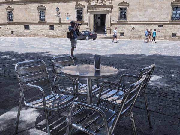 Tablo ve metalik sandalyeler, fotoğraf, Ulusal Turizm Ubeda, Endülüs, İspanya Devlet tarafından işletilen otelin yapıyor turizm