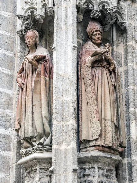 Statues Saints Sculptées Dans Pierre Détail Extérieur Dans Cathédrale Séville — Photo