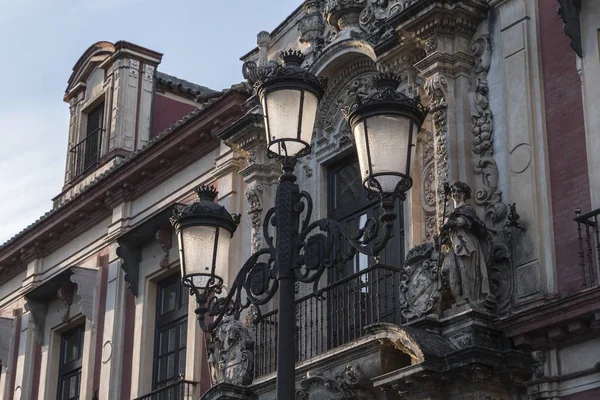 Lampioni Tipici Una Piazza Siviglia Alla Sera Andalusia Spagna — Foto Stock