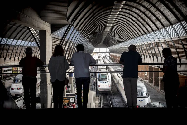 Travelers Silhouettes Train Station Concept Transports — Stock Photo, Image