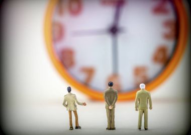 Minyatür resimler iş adam açık beyaz arka plan, kavramsal görüntü nöbette yalıtımlı
