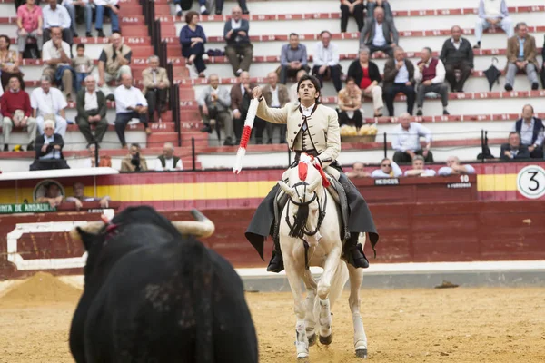 Spanska Tjurfäktare Hästryggen Diego Ventura Tjurfäktning Hästryggen Tjurfäktningsarenan Jaen Spanien — Stockfoto