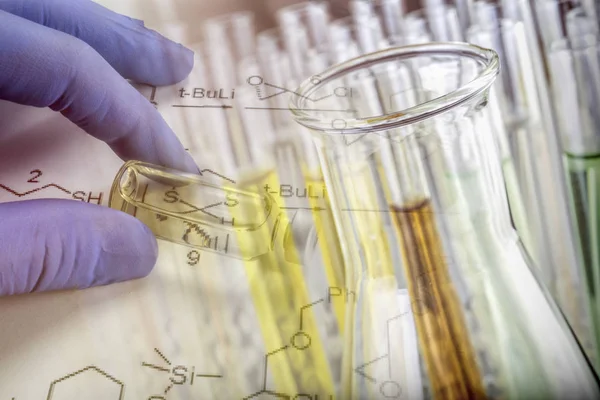 Chemische Formulierung und Medikamente. Wissenschaftskonzept — Stockfoto