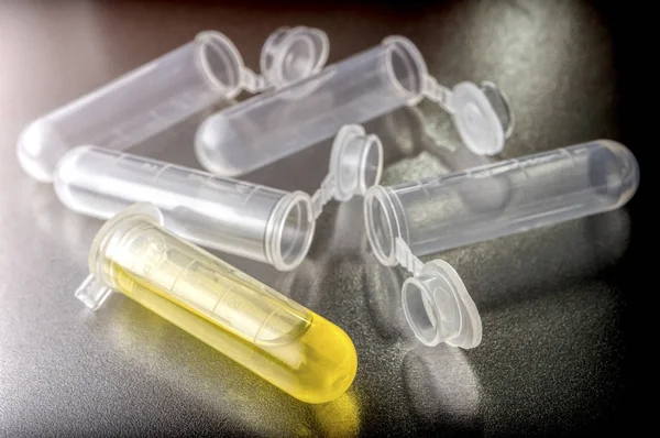 Vários frascos em laboratório, imagem conceitual — Fotografia de Stock