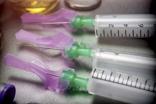 Verschillende soorten injectiespuiten voor palliatieve zorg, conceptuele afbeelding — Stockfoto