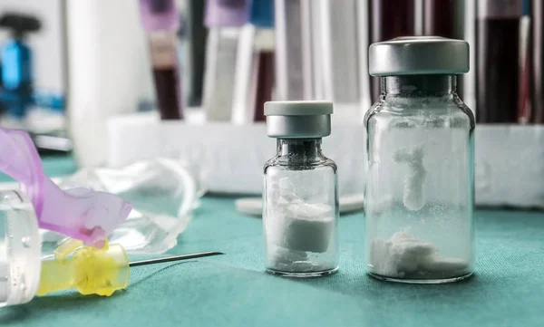 Médicament en flacons, prêt pour l'injection de vaccin — Photo