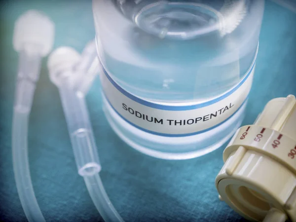 Frasco com Tiopental de Sódio usado para eutanásia e inyecion letal em um hospital, imagem conceitual — Fotografia de Stock