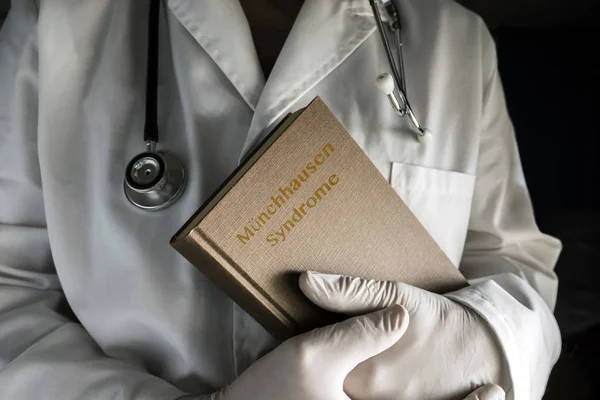 Munchausen Sendromu doktor tutan bir hastanede yaptırın. Kavramsal görüntü